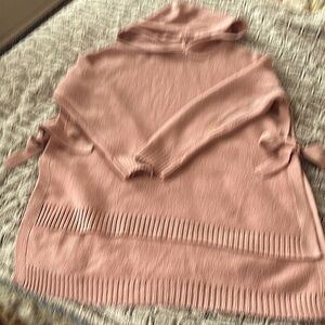 Women’s hooded sweater in medium